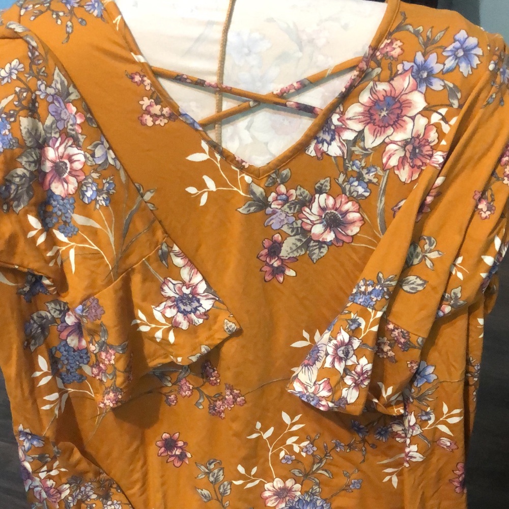 Torrid Size 1 Tunic w/ 3/4 sleeves and straps v-neck